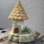 作品「三角屋根のお家オレンジ　花壇付」