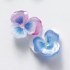 作品パンジーの花びらピアス／イヤリング