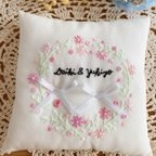 作品【名入れ無料】花の刺繍のリングピロー(pink flower)