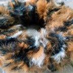 作品販売終了間近！！　ふわふわの毛糸で編んだシュシュ　◆ファーヤーン　三毛猫柄◆