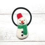作品ぷっくり雪だるまのヘアゴム クリスマスカラー 帽子赤 羊毛フェルト
