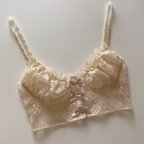 作品"La Petite" bralette cream