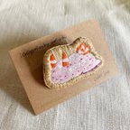 作品ウミウシの刺繍ブローチ☆ イチゴミルクウミウシ