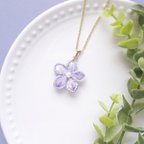 作品立体刺繍ネックレス　Gradation flower（モデレートヴァイオレット）