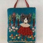 作品ぷっくりお花のワンピースを着た猫さん　羊毛フェルト生地のバッグ