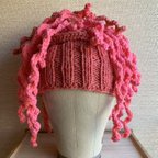 作品Spiral Knit Beanie✳︎スパイラルビーニー✳︎spiralhairbeanie✳︎beanie✳︎スパイラルヘアーニット帽✳︎スパイラルヘアービーニー✳︎ピンクの帽子