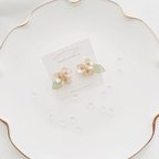 作品小さなお花のイヤリング(white)