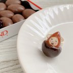 作品「アーモンドチョコ」の指輪 