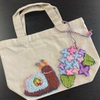 作品カタツムリと紫陽花刺繍のトートバッグ
