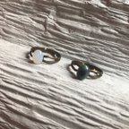 作品vintage stone ring "w"（ビンテージリング 白）