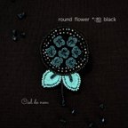 作品【round flower𓂃‪𓈒𓏸‪𓈒𓏸 black】糸とビーズのブローチ