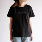 作品プリントTシャツ レディース 黒（Anything is Possible / シンプルデザイン）