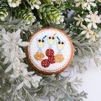 作品フィンランドの祝祭ヴァップ メーデー 北欧刺繍ウッドブローチ/ヘアゴム レモン ドーナツ スイーツ