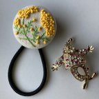 作品刺繍🪡　くるみボタン・ヘアゴム・ミモザ