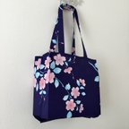 作品浴衣に似合うタイト・アンド・タイディ・トートバッグ; Navy Floral Yukata Tight ‘n’ Tidy Tote Bag; eco bag; エコバッグ、ピンク桜、紺色、夏祭り