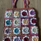 作品花モチーフの手編みバッグ