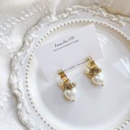 作品〈gold〉pearl heart hoop earring