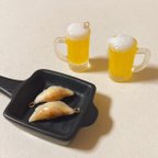 作品ビールジョッキとギョウザのストラップ