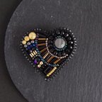 作品　heart  （ブローチ）（ビーズ刺繡）(black)