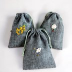 作品手刺繍の巾着　コップ入れ　小物入れ　刺繍　きんちゃく　巾着　ミモザ　アヒル　花