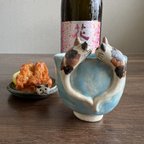 作品【プレゼントに猫陶器】すねこすりがハートになってる水色のフリーカップ（ノーマルハンドルver） 妖怪陶器