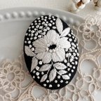 作品〈刺繍キット〉白花の刺繍ブローチ