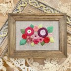 作品frame バラとかすみ草のブーケ antique rose bouquet【刺繍フレーム】ローズガーデン rose garden　刺繡額 インテリア枠 壁掛け ファブリックパネル