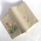 作品花の刺繍のブックカバー