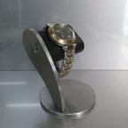 作品父の日　ラッピング　名入れ　刻印　腕時計スタンド　ウオッチスタンド　ネジでだ円パイプをお好みの角度に変えることができます　だ円ブラックヘアーライン仕上げ腕時計スタンド
