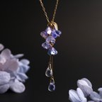 作品色変わり　紫陽花と雨粒のネックレス　Czechbeads　Swarovski Crystals