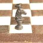 作品【 送料無料】一番人気 ナイトのペンダントトップ　チェス