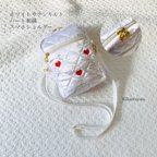 作品ホワイトサテンキルト　ハート刺繍　スマホショルダー　ヌビ　イブル　サブバッグ　ポシェット　ヌビバッグ　ハート　刺繍