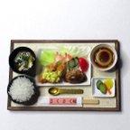 作品『ハンバーグと海老フライ定食』（ミニチュアフード）k75