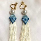 作品タッセルとビーズ織りのイヤリング　ブルー