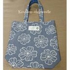 作品大きめトートバッグ(北欧風鉛筆描きのような大きな花柄～ブルーグレイ)