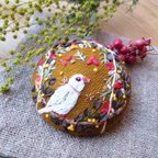 作品~ご予約済み~一点物・刺繍ブローチ『花吹雪の文鳥さん』