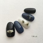 作品黒と紺と、かすみ草／シックなジェルネイルチップ