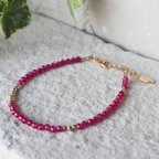 作品《 7月誕生石　ピジョンブラッドルビー》　アシンメトリーブレスレット　14Kgf　Ruby bracelet