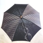 作品イギリス刺繍とよろけ織の折りたたみ日傘　手元は丸い竹製