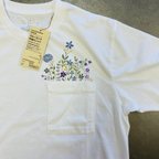 作品野花の手描きTシャツ