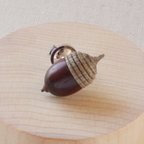 作品日本のどんぐり：シラカシの木彫タックピン 受注制作