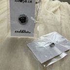 作品数量限定：シュナウザーくるみボタンピンバッジ（花柄）【moja工房×CODILHA。】