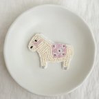 作品白馬のビーズ刺繍ブローチ/ピンク