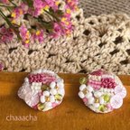 作品花畑のような耳飾り（ピンク）刺繍ピアス/刺繍イヤリング