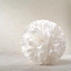 作品Kusudama * 折り紙 くす玉・グラシンペーパー 白（S）・ピュアホワイト 和モダン  飾り