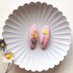 作品《2つset》お花刺繍パッチンピン