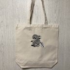 作品龍を描くうさぎの刺繍入りトートバッグ