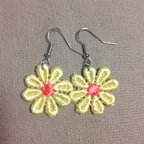 作品お花刺繍ピアス