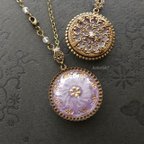 作品 カザグルマの花 ＆ 花のフィリグリー チェコガラスボタン 27mm 両面ペンダント