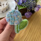 作品リネン　紫陽花刺繍ブローチ